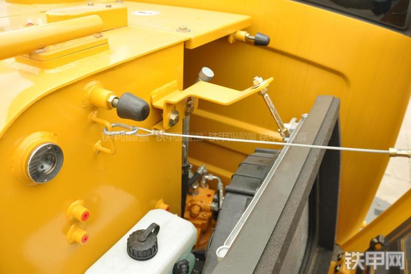 山东临工LG665E挖掘机局部