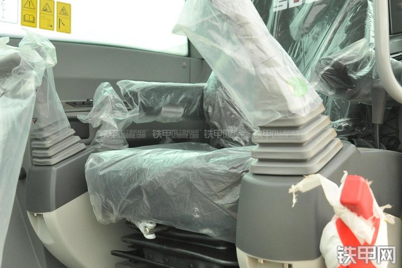 山东临工LG665E挖掘机局部