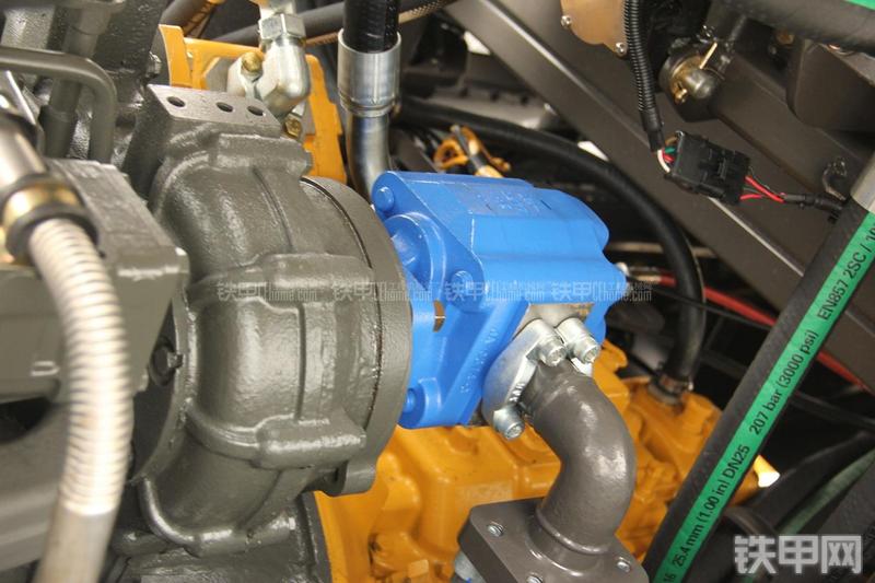 山东临工RS8140压路机局部