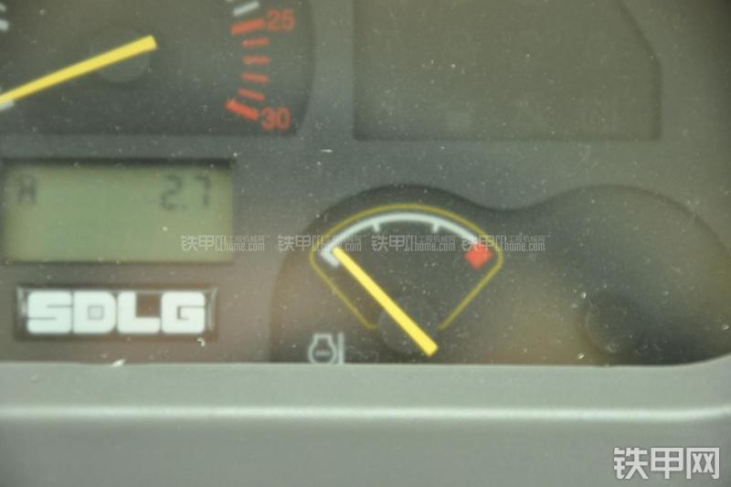 山东临工RS8140压路机局部