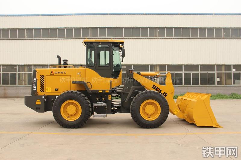 山东临工LG933L装载机整机外观