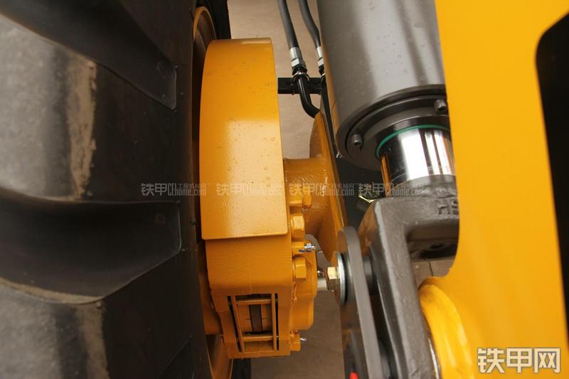 山东临工LG933L装载机局部