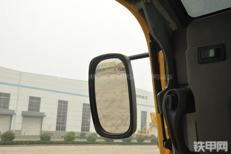 山东临工LG665E挖掘机局部