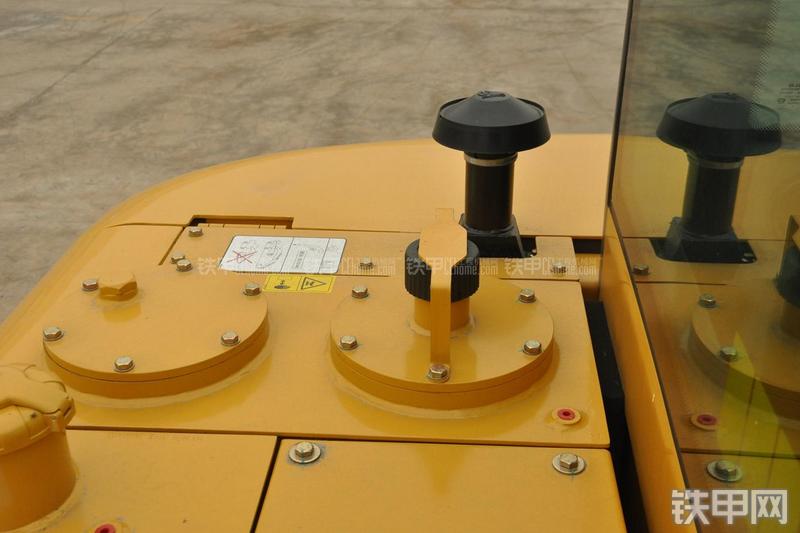 山东临工LG665E挖掘机局部