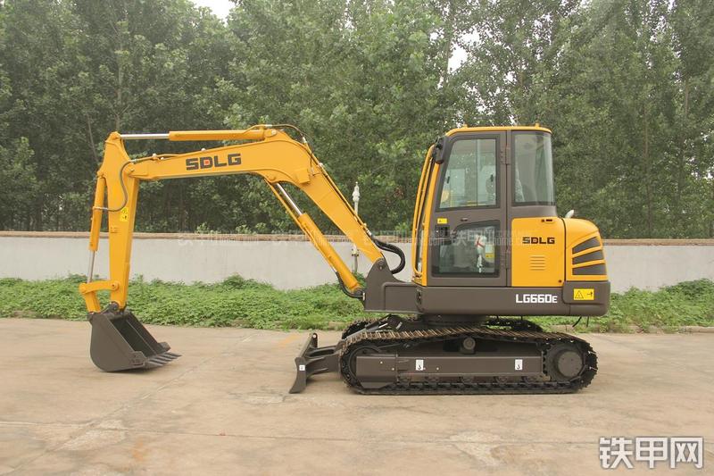 山东临工LG660E挖掘机整机外观