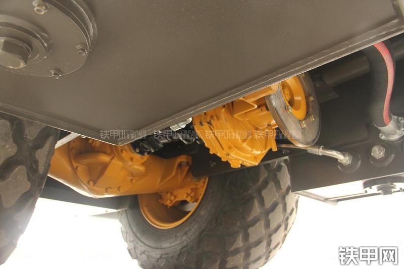 山东临工RS8140压路机局部