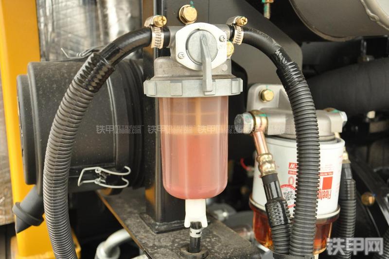 山东临工LG665E挖掘机局部