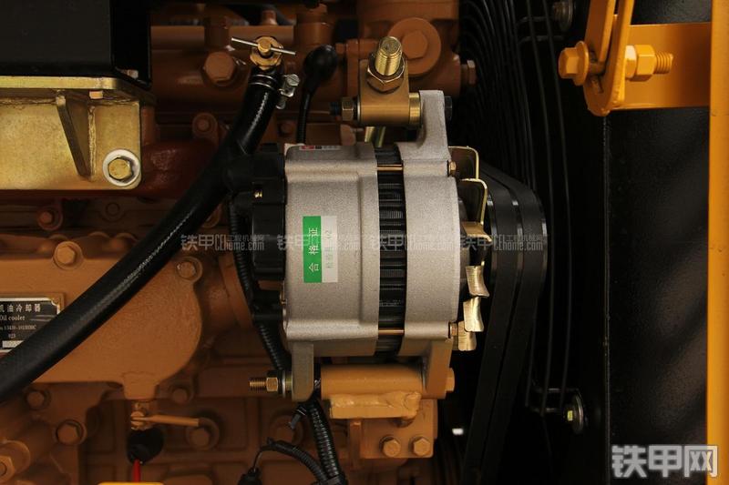 山东临工LG933L装载机局部