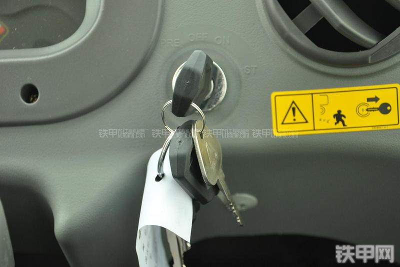 山东临工RS8140压路机局部