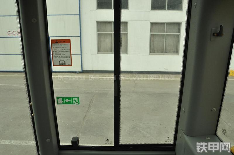 山东临工RS8140压路机局部