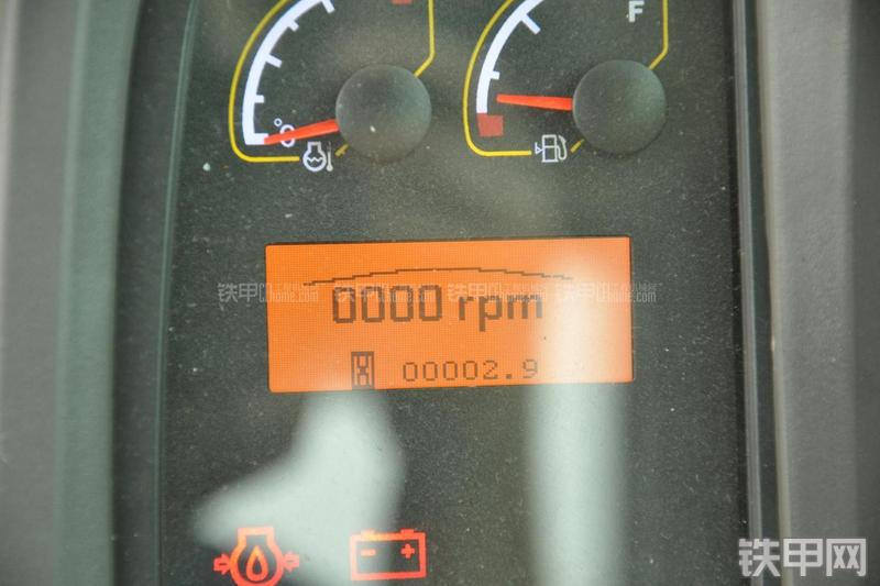 山东临工LG665E挖掘机局部