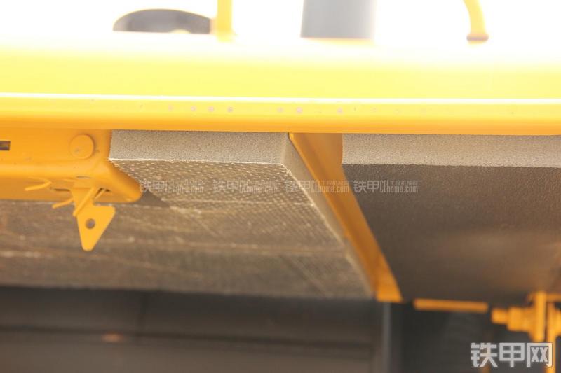 山东临工LG933L装载机局部