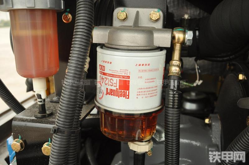 山东临工LG665E挖掘机局部