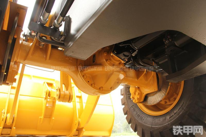 山东临工LG933L装载机局部