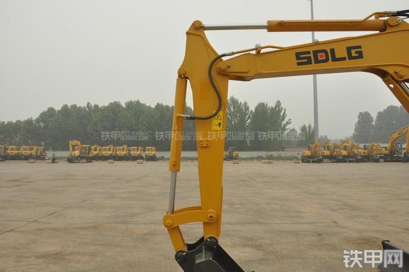 山东临工LG665E挖掘机局部