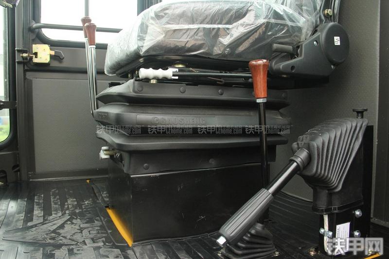 山东临工LG933L装载机局部