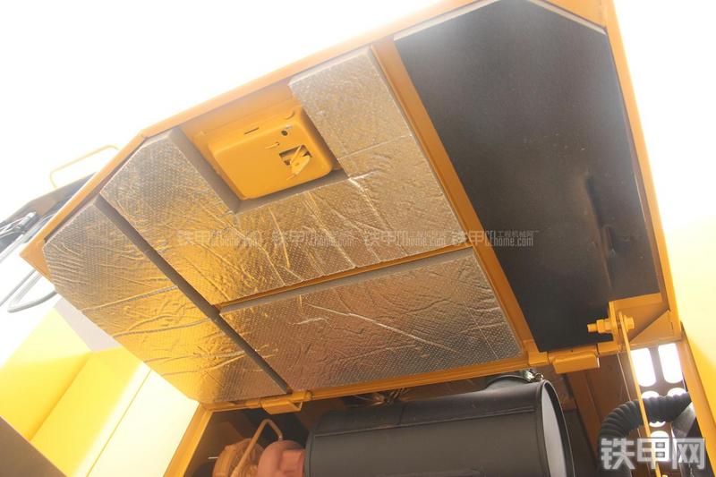 山东临工LG933L装载机局部