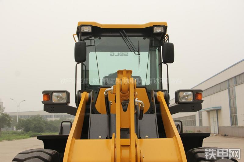 山东临工LG933L装载机局部