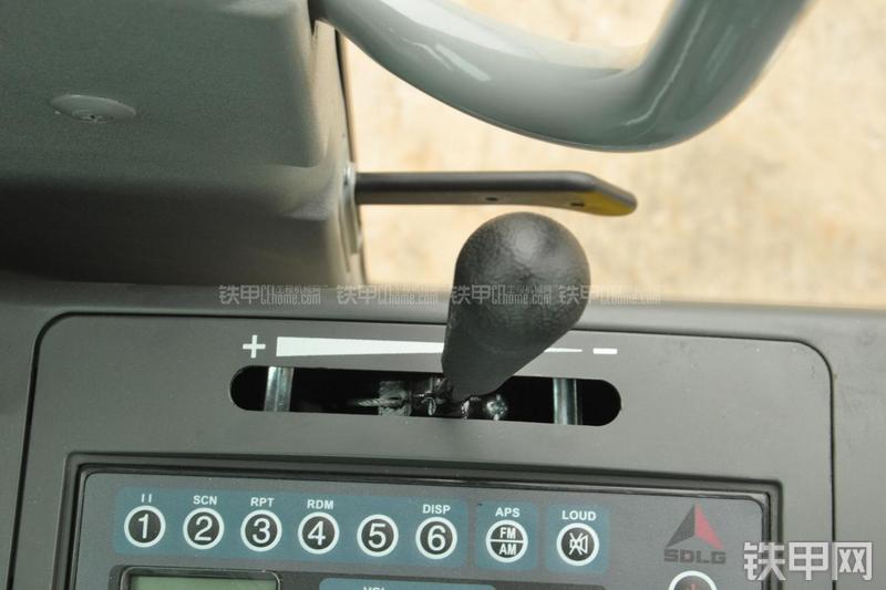 山东临工LG665E挖掘机局部