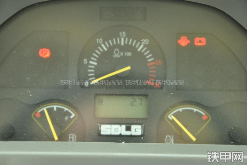 山东临工RS8140压路机局部