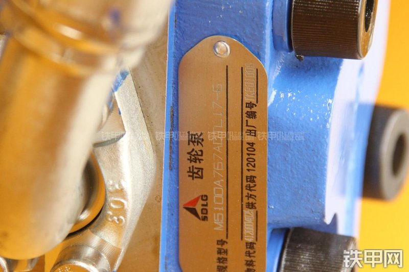 山东临工RS8140压路机局部