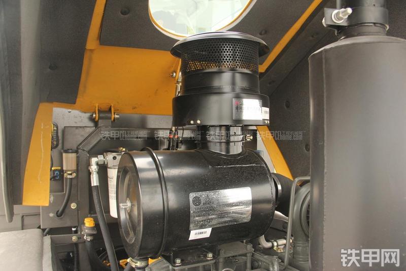 山东临工RS8140压路机局部