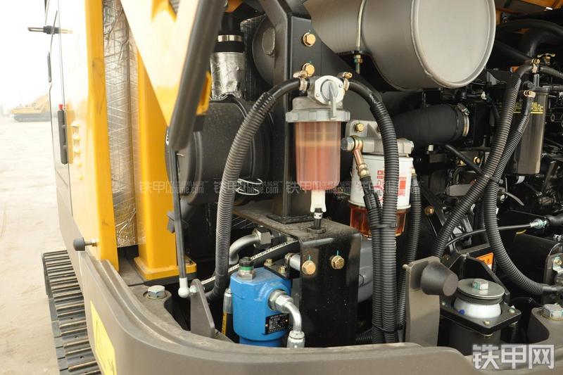 山东临工LG665E挖掘机局部