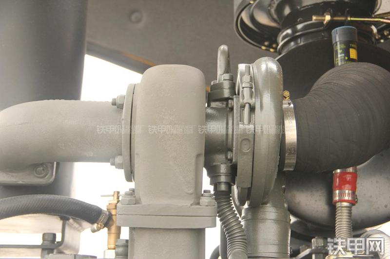山东临工RS8140压路机局部
