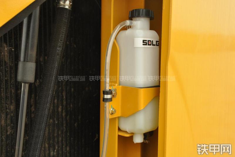 山东临工LG665E挖掘机局部