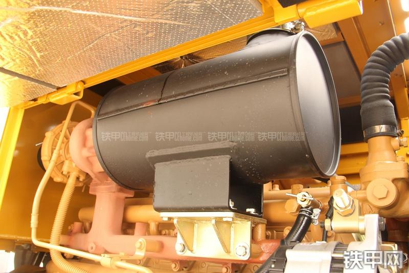 山东临工LG933L装载机局部