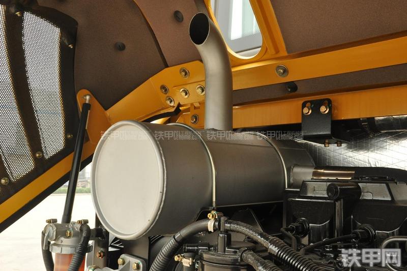 山东临工LG665E挖掘机局部