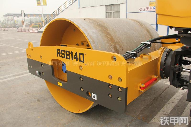 山东临工RS8140压路机局部
