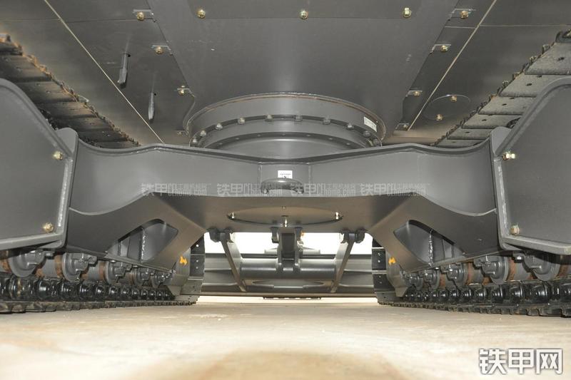 山东临工LG665E挖掘机局部