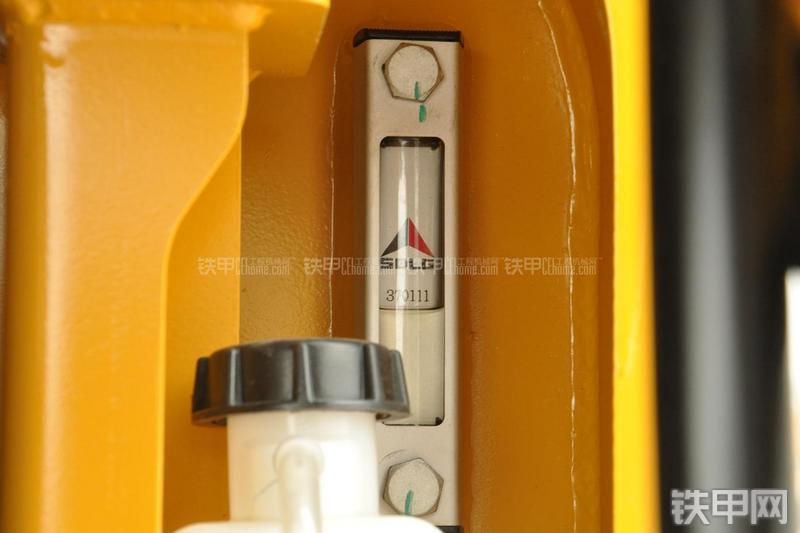 山东临工LG665E挖掘机局部