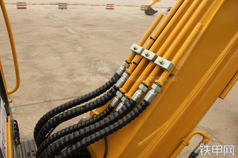 山东临工LG660E挖掘机局部