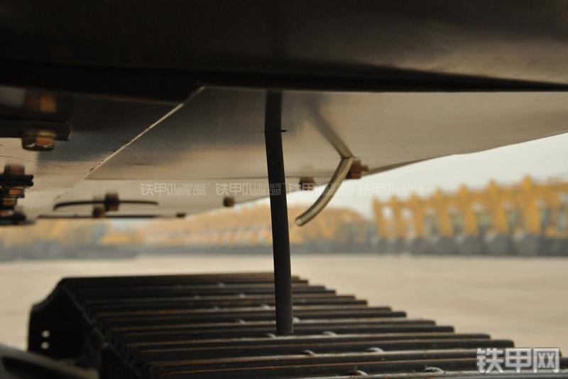 山东临工LG665E挖掘机局部