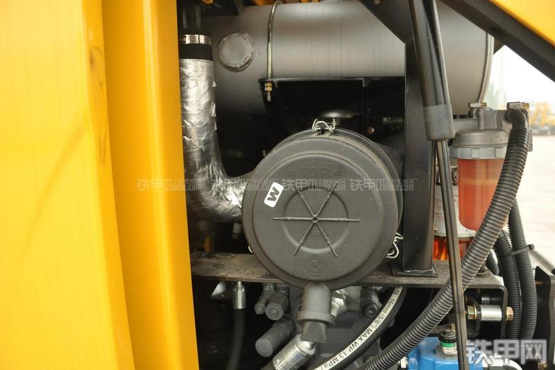 山东临工LG665E挖掘机局部