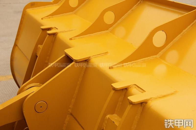 山东临工LG933L装载机局部