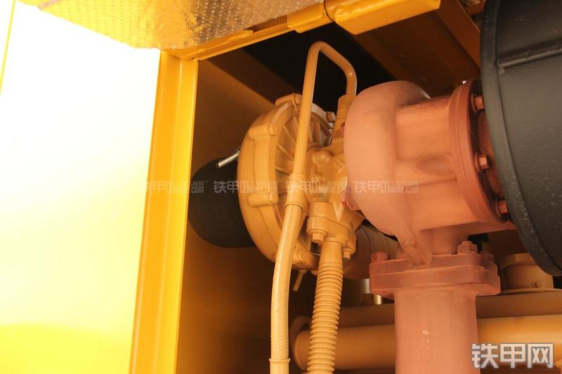 山东临工LG933L装载机局部