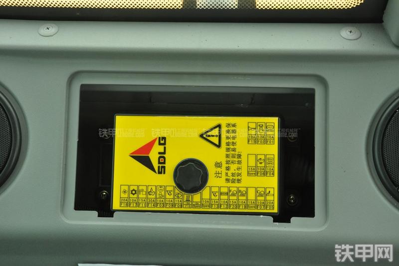 山东临工LG665E挖掘机局部