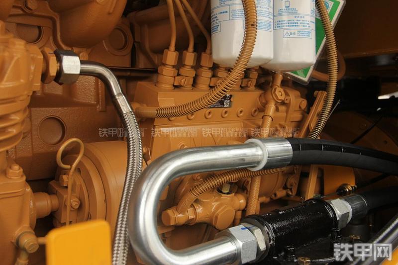 山东临工LG933L装载机局部