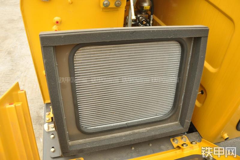 山东临工LG665E挖掘机局部