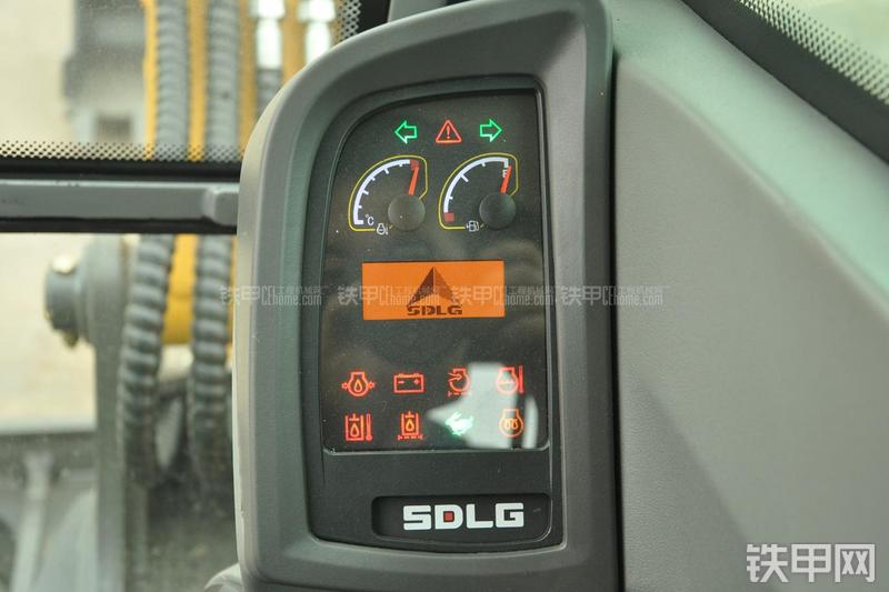 山东临工LG665E挖掘机局部