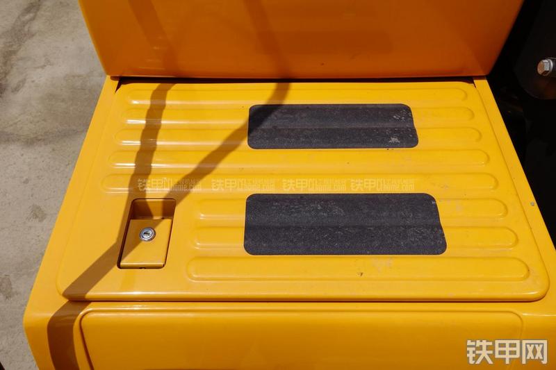 三一重工SY335C-9H挖掘机局部