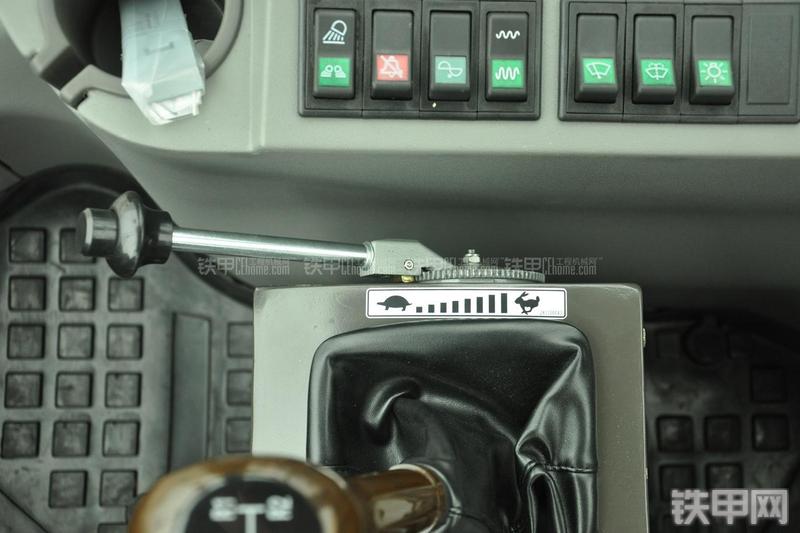 山东临工RS8140压路机局部