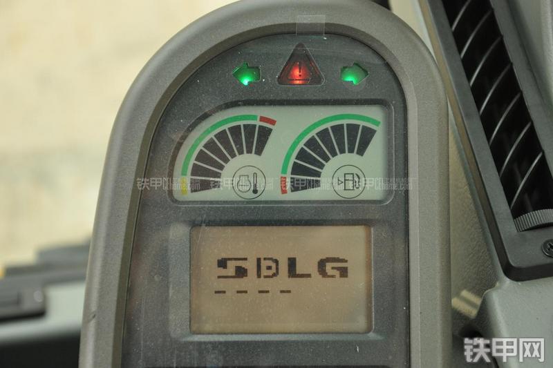 山东临工LG6210挖掘机局部