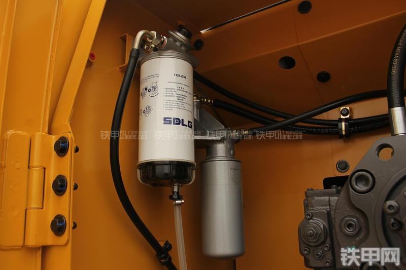 山东临工LG6225E挖掘机局部