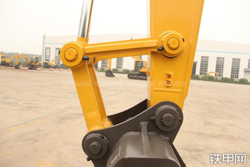 山东临工LG6225E挖掘机局部