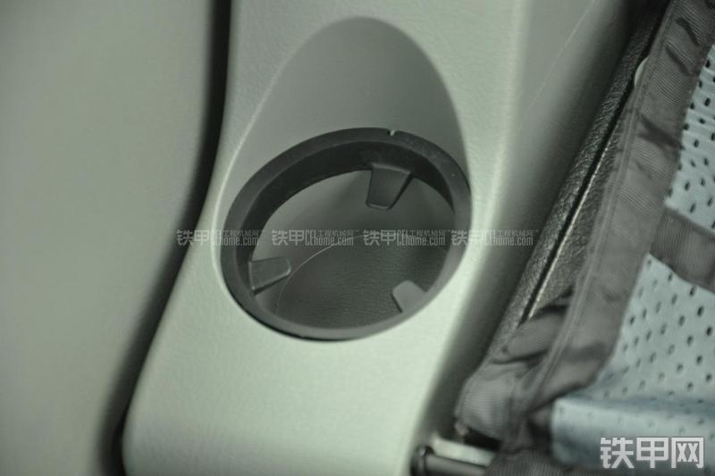 山东临工LG6210挖掘机局部