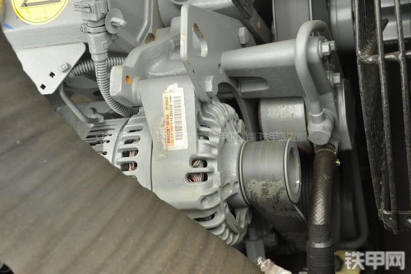 山东临工LG6150E挖掘机局部